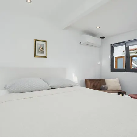 Marie アパート ヴルサル